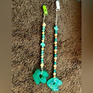 Itzy Ritzy teether clips